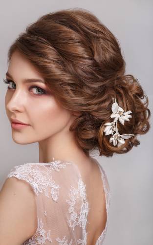 Stunning Bridal Updos That Will Make You Feel Like a Queen (Even on a Budget)