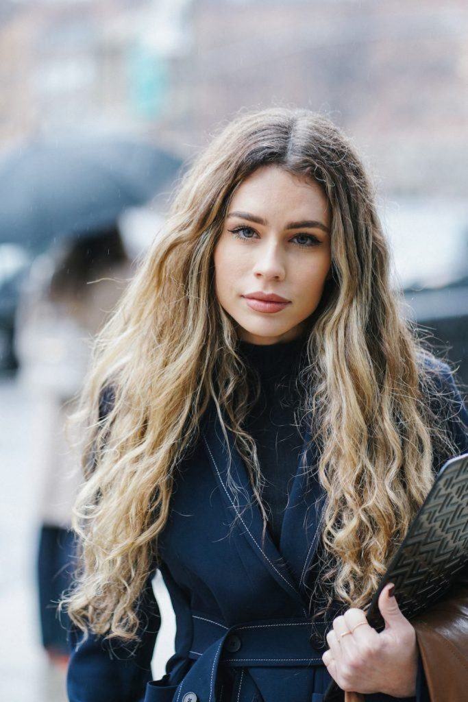 Messy Hair Style: How to Rock the Effortlessly Chic Look