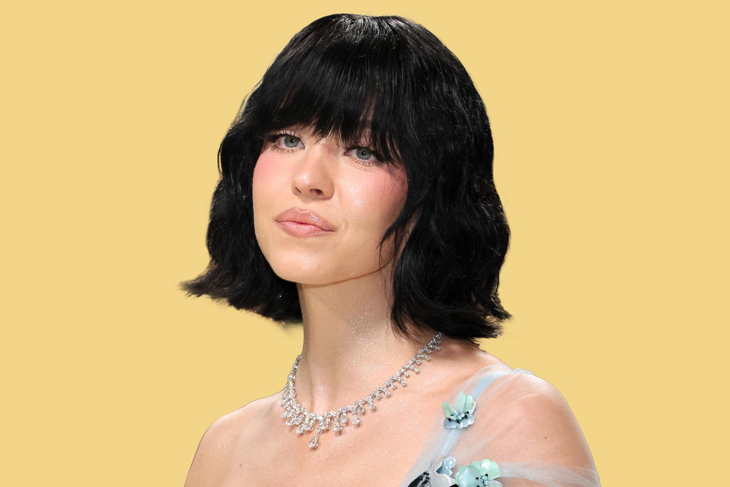Get Sydney Sweeney Bangs: The Ultimate Style Guide