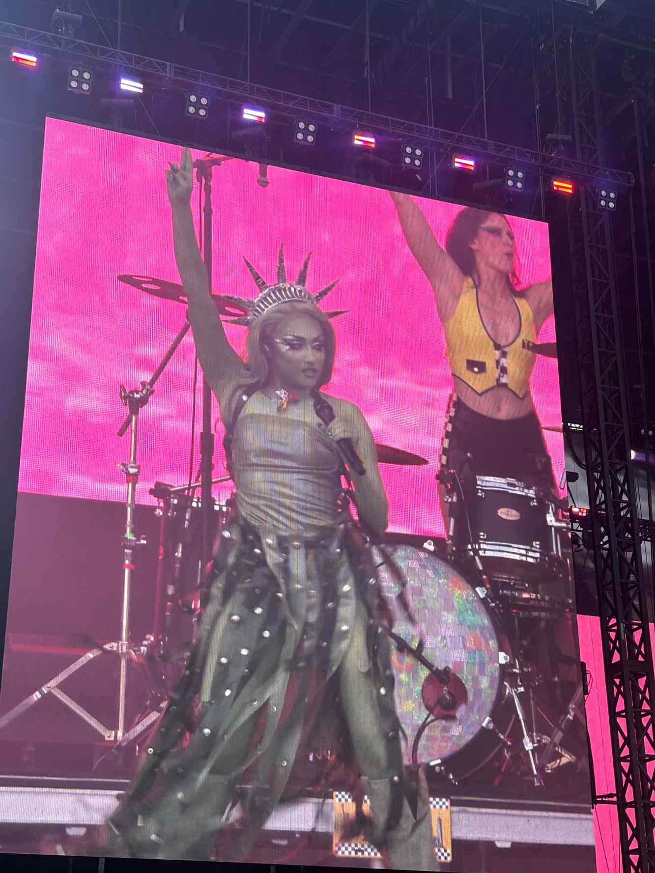 Statue of Liberty in Chappell Roans Music: Fact or Fiction? (Heres What We Know)
