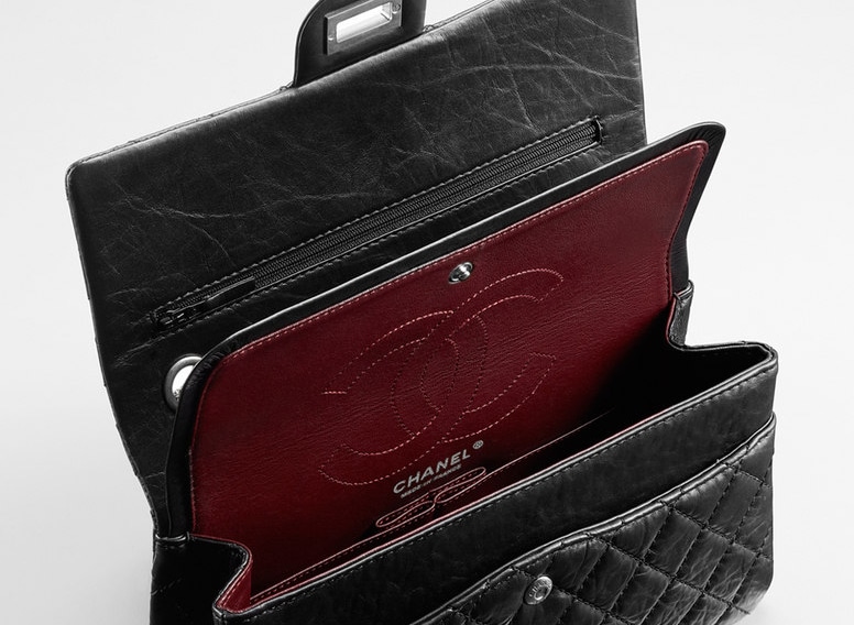 Chanel Bag Inside View: Pockets, Zippers, and Compartments