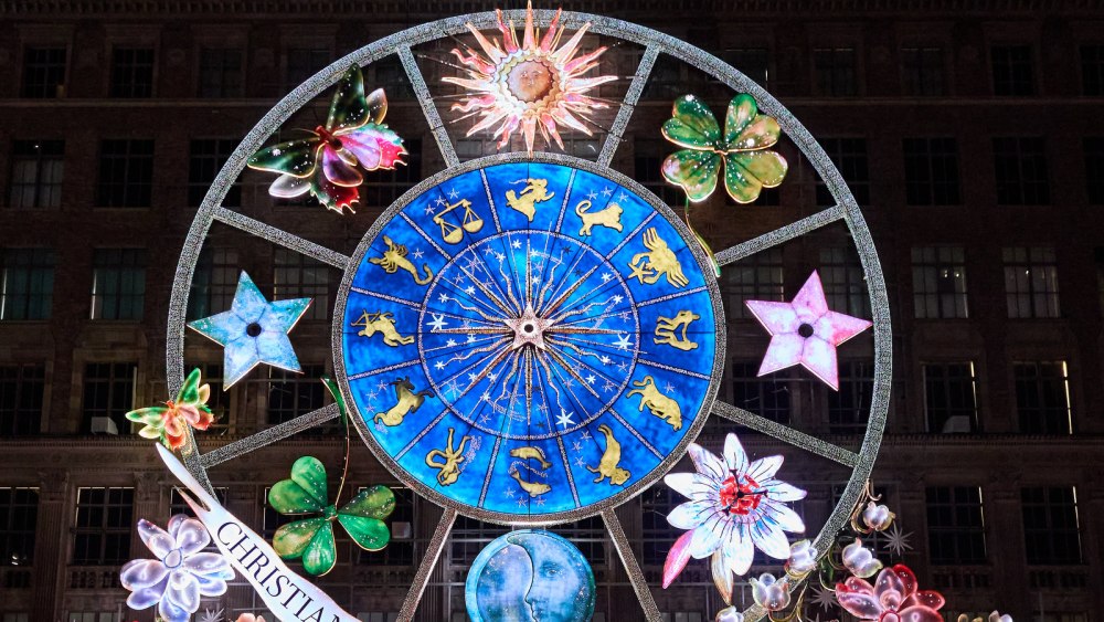 Experience the Dior Light Show in NYC: Capture Stunning Photos and Make Lasting Memories