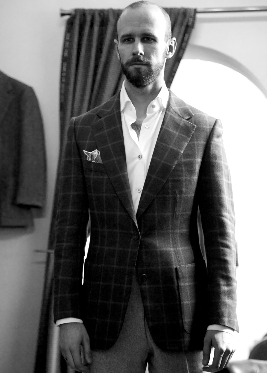 Thom Sweeney Mayfair: Why Choose Them for Your Next Suit