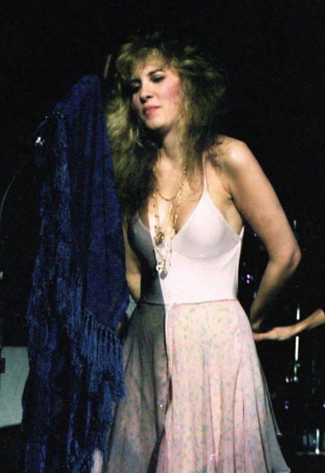 Love Stevie Nicks 80s Outfits? Heres Your Guide