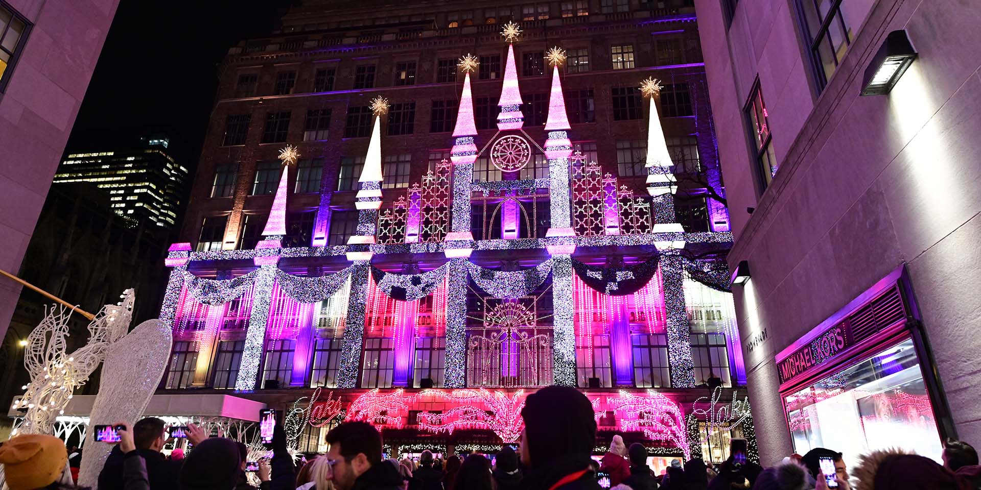Wondering what time is Saks light show? Check out the complete guide.