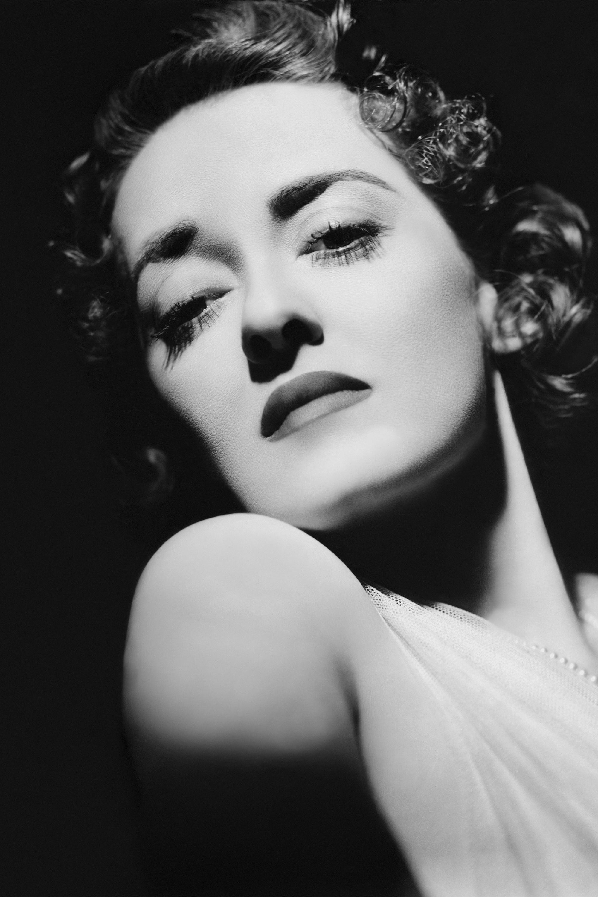 Bette Davis Glamour Shot: See the Old Hollywood Stars Photos!