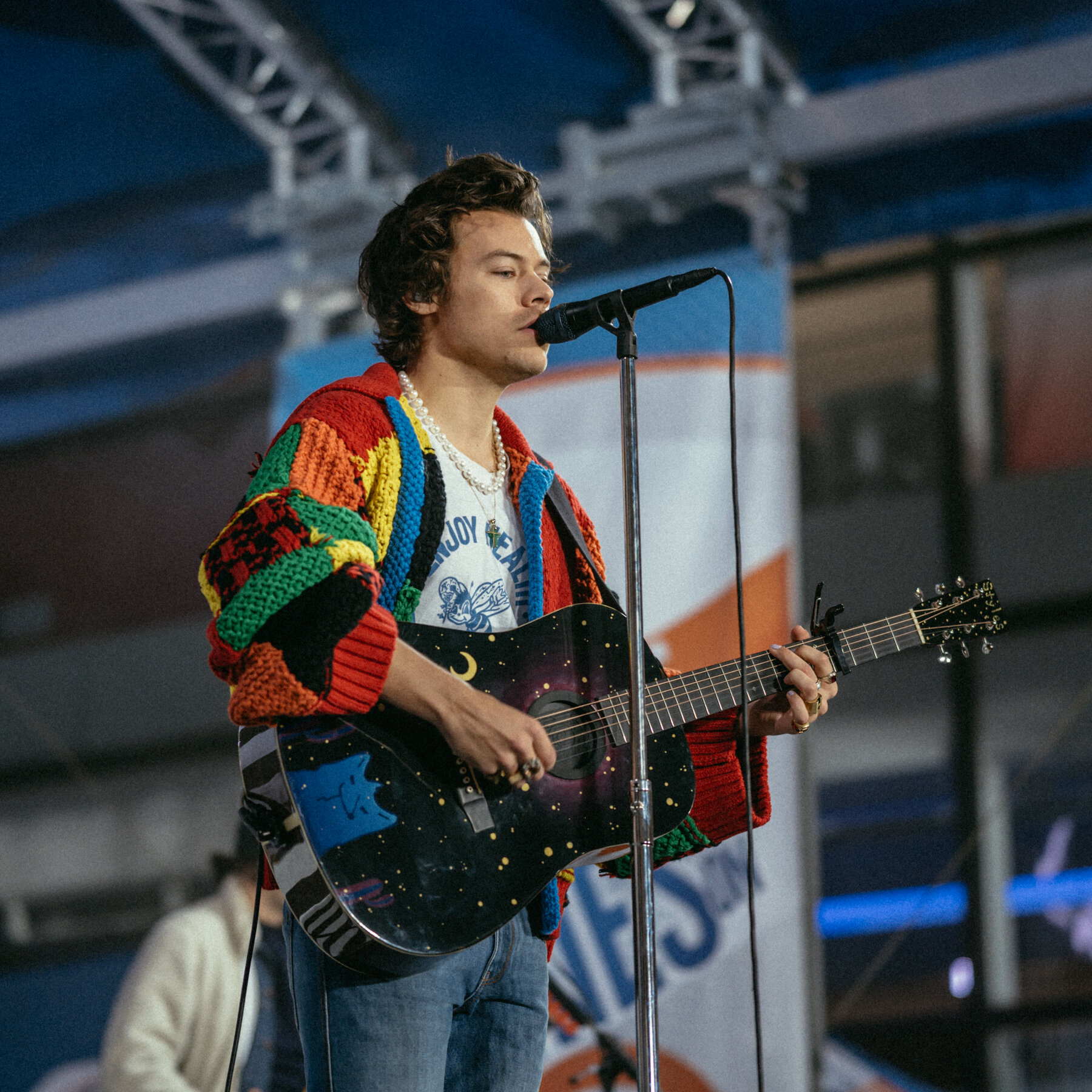 Harry Styles JW Anderson Sweater: Why Is It So Famous? Learn the Story Behind It!