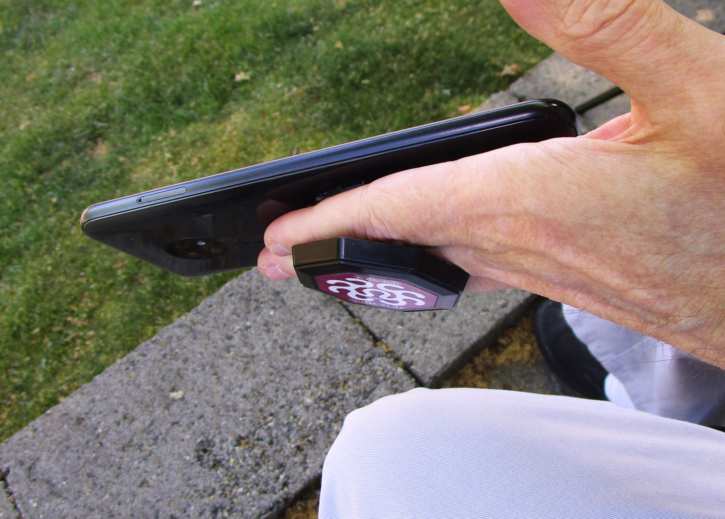 How to Use an Octo Phone Grip? A Simple Guide for Beginners.