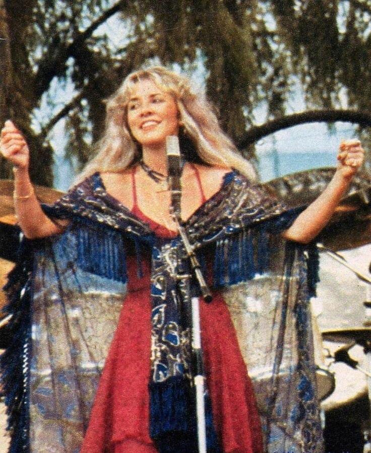 Love Stevie Nicks 80s Outfits? Heres Your Guide