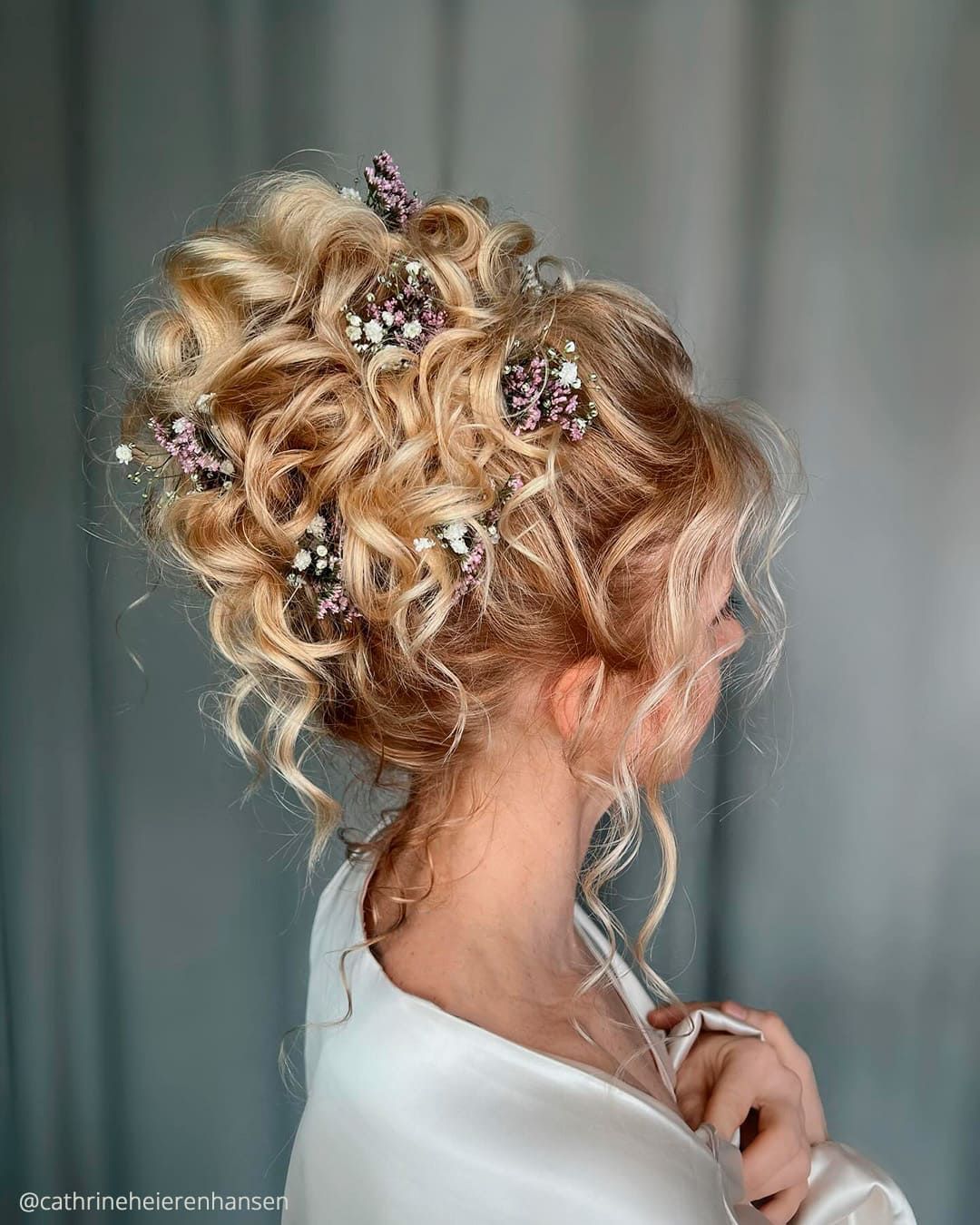 Stunning Bridal Updos That Will Make You Feel Like a Queen (Even on a Budget)