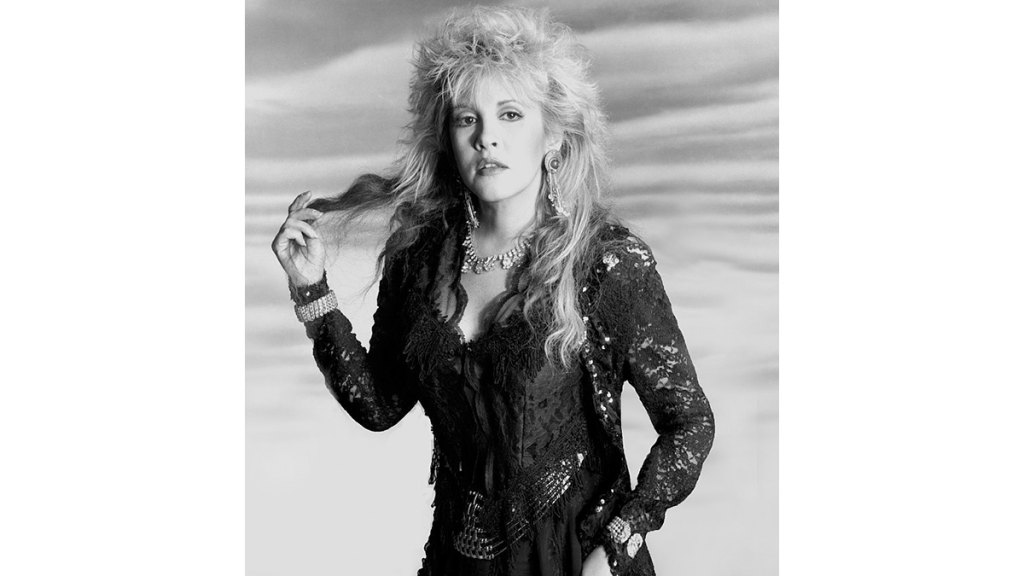 Stevie Nicks Fashion Secrets: Recreate Her Best Looks (Easy Guide to Bohemian Chic and Stage Style)