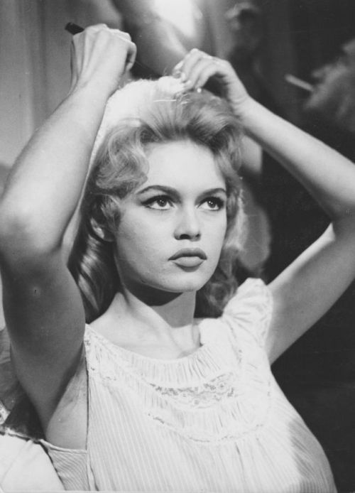 Beauty Brigitte Bardot: Simple Tips to Achieve Her Classic French Glamour.