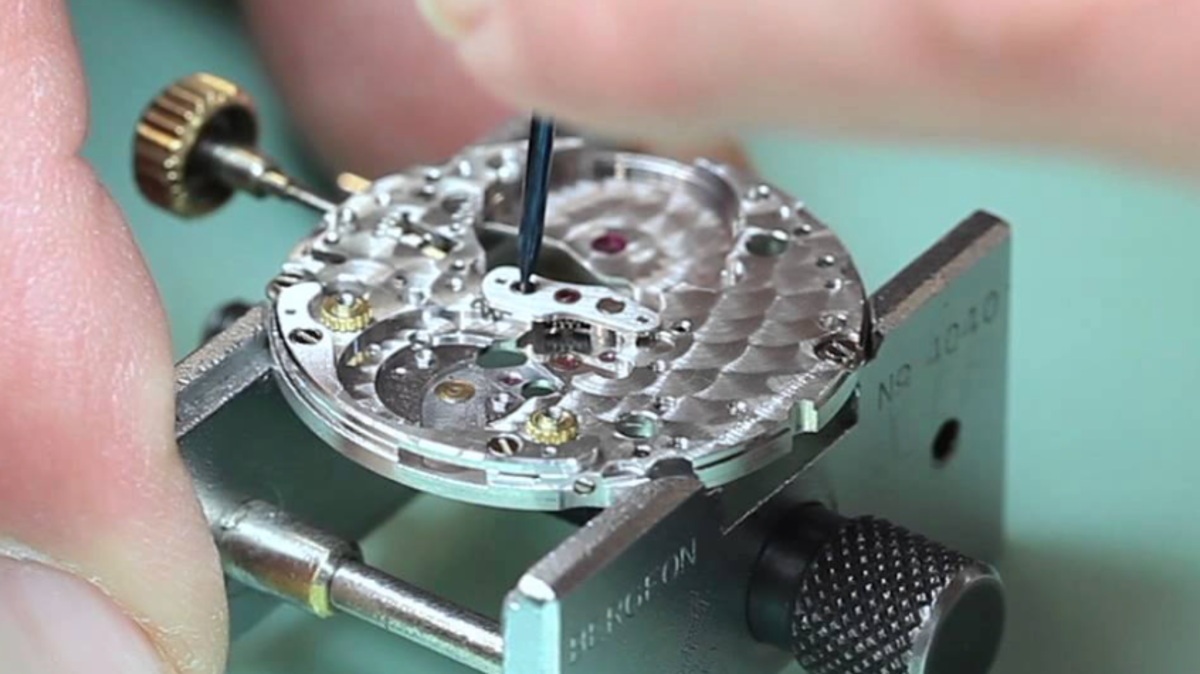 A Look Inside of a Rolex: Discover Its Inner Workings