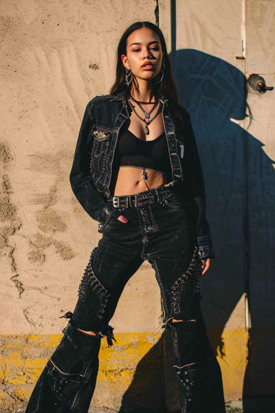 Avril Lavigne Style: Get the Look (Easy Tips to Rock Her Iconic Punk Pop Fashion)