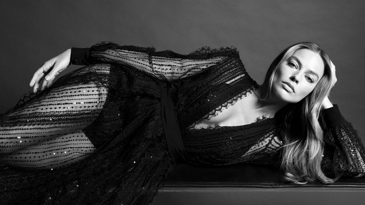 Margot Robbies Most Iconic Photoshoots (Here Is How to Copy Her Style in Your Next Shoot)