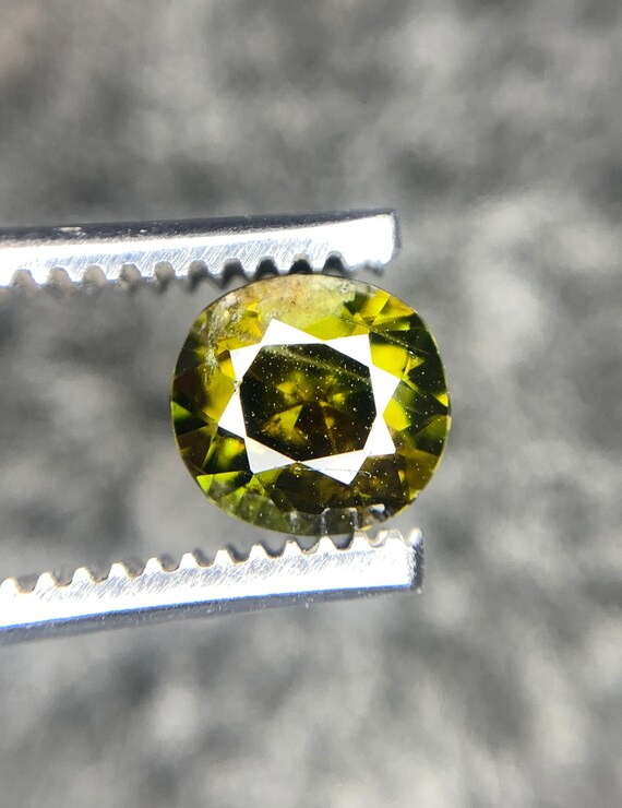 Sphene Jewelry: Add Sparkle with this Unique Gemstone