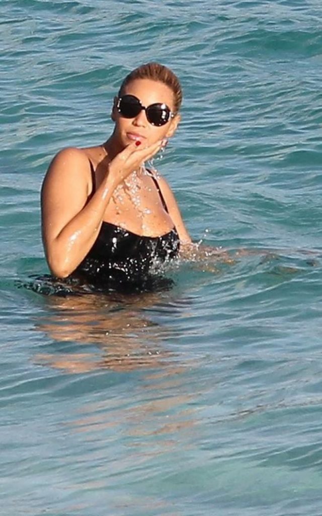 Beyonce Pool Day: See How She Slays by the Water!