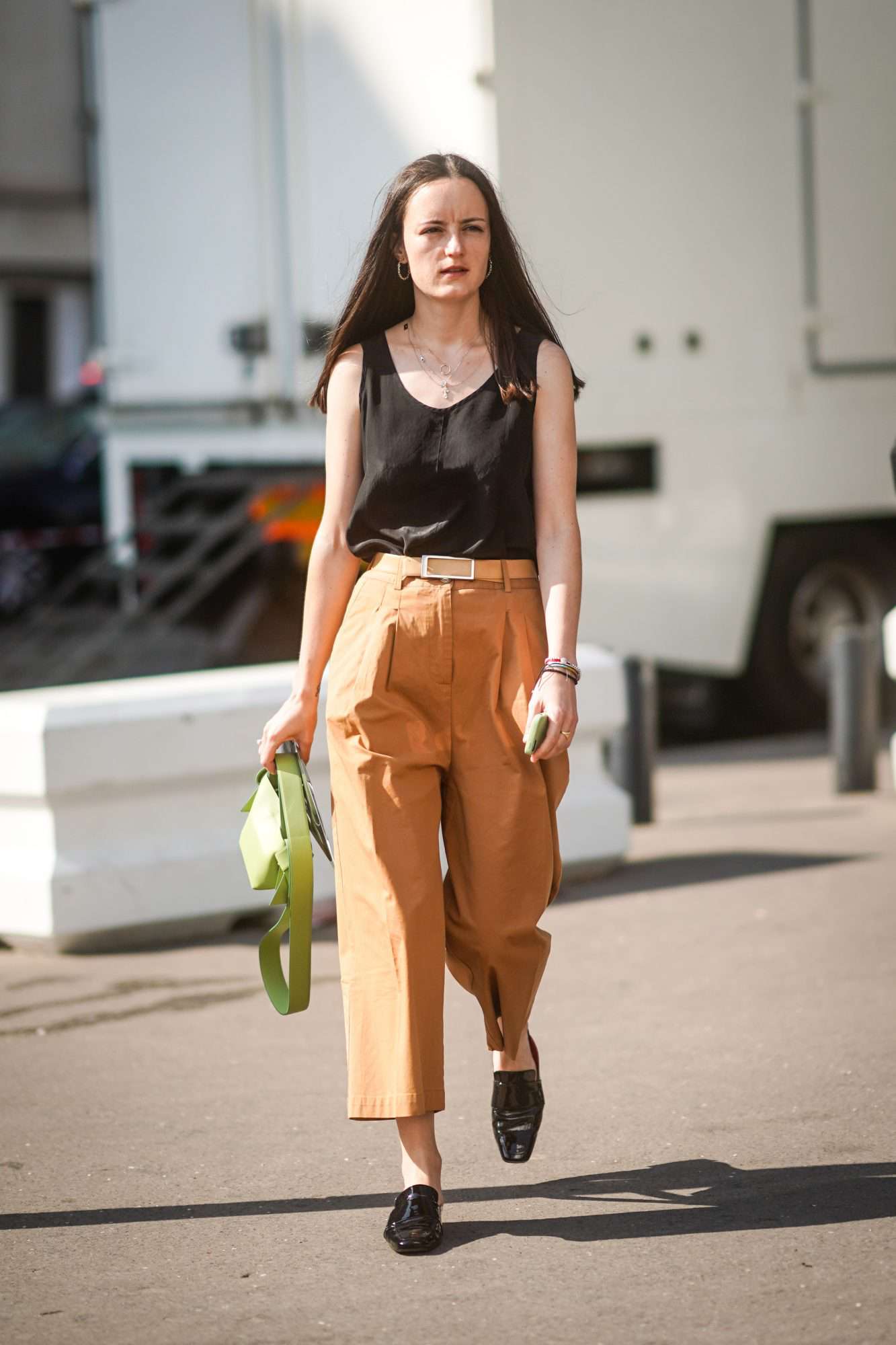 how to style khaki (top tips to look good in khaki fashion)