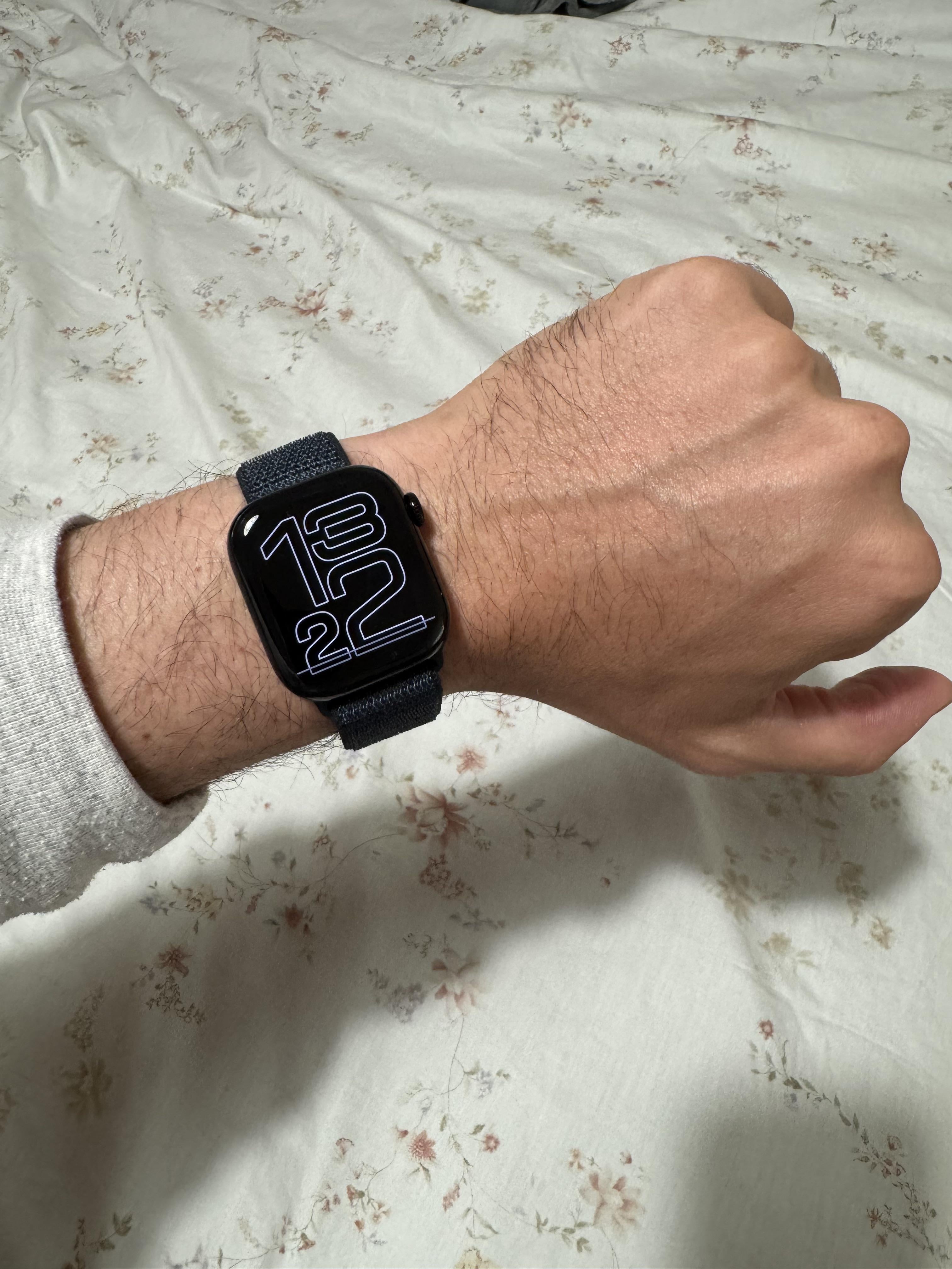 Apple Watch 42mm on Wrist: See How It Looks and Fits!
