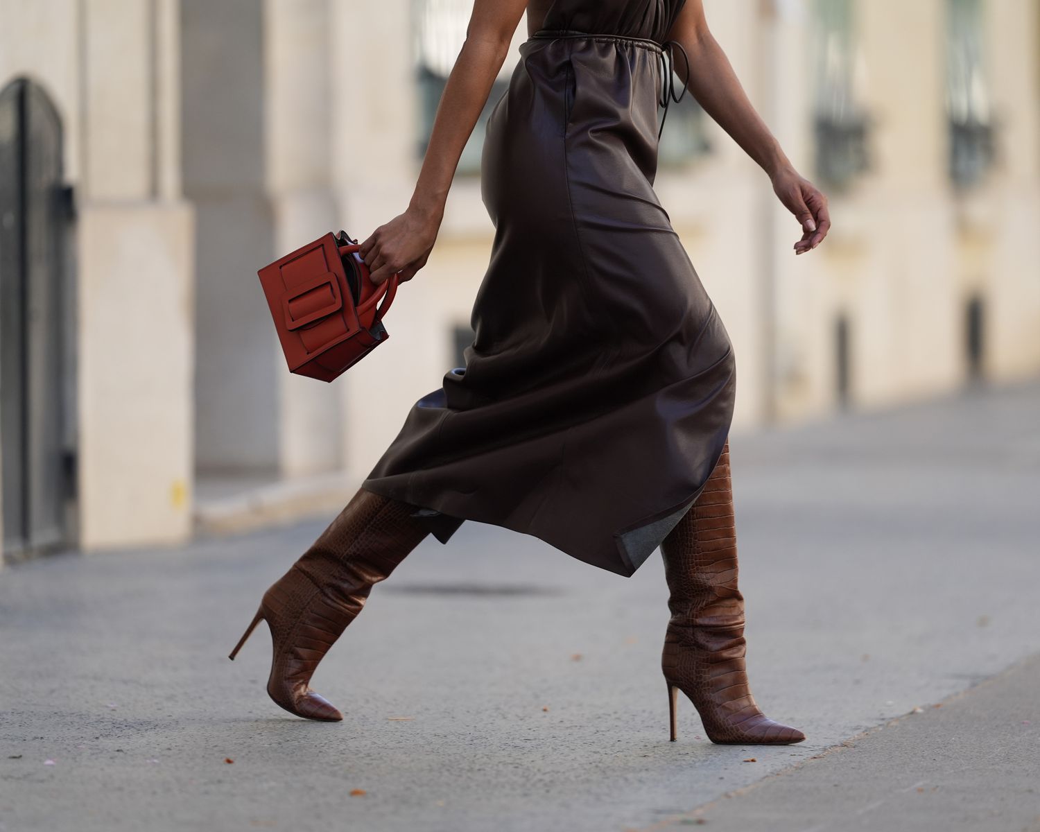 Boots and Dress Look: Find the Perfect Pair for Your Outfit!