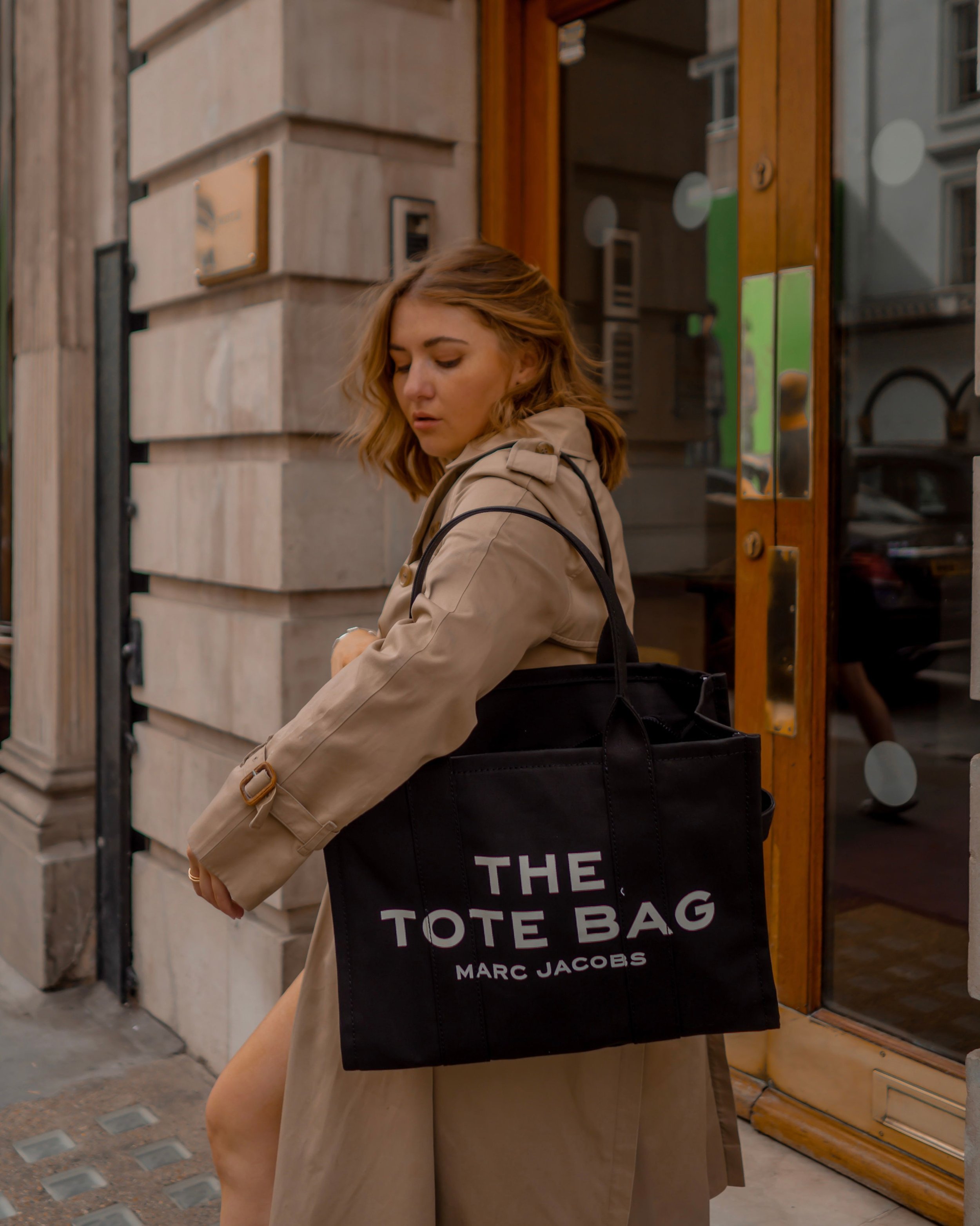 Marc Jacobs Tote: How to Style It for Any Occasion!