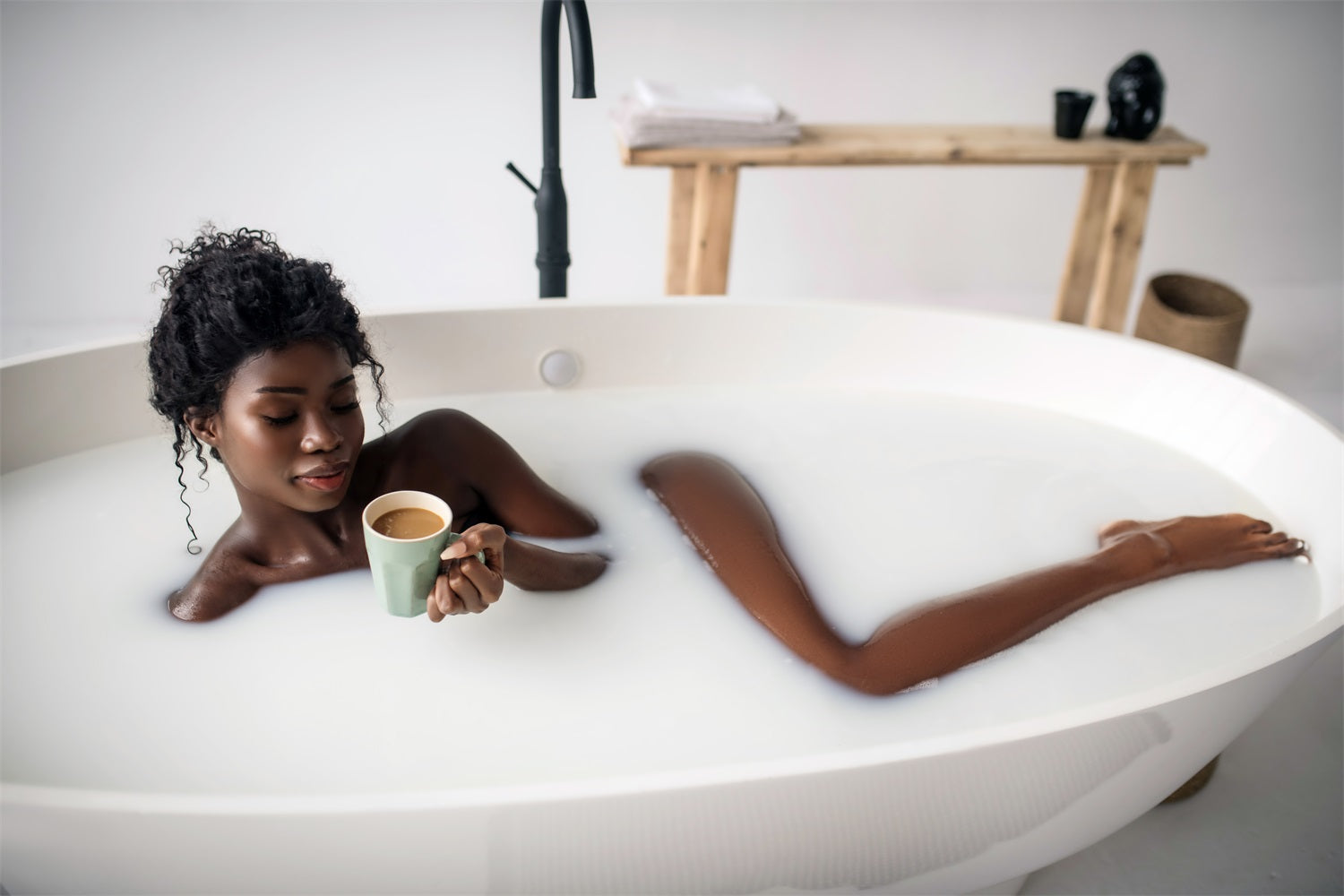 Bathtub Selfie Ideas for Instagram (Simple Tips for Taking the Perfect Shot in Your Tub)
