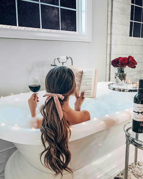 Bathtub Selfie Ideas for Instagram (Simple Tips for Taking the Perfect Shot in Your Tub)