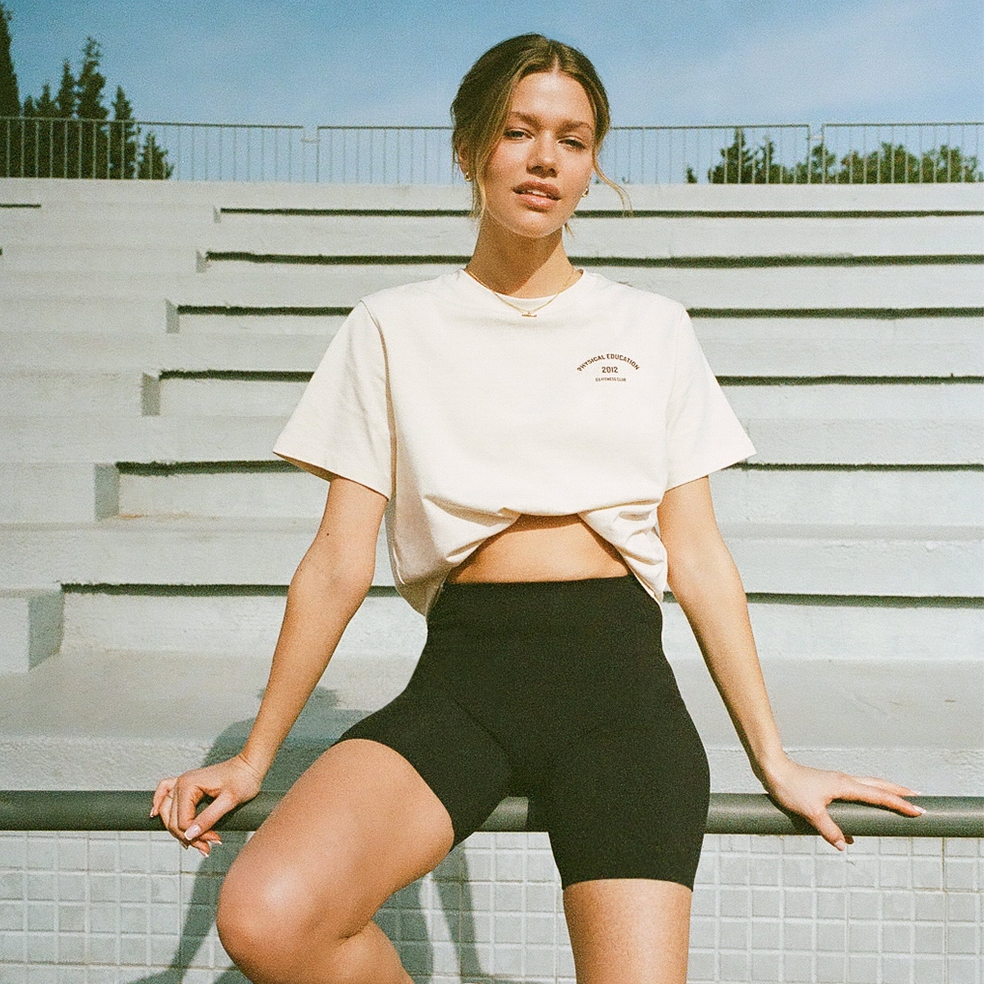 Best Oversized T-Shirt Outfit Ideas: From Lazy Days to a Night Out!