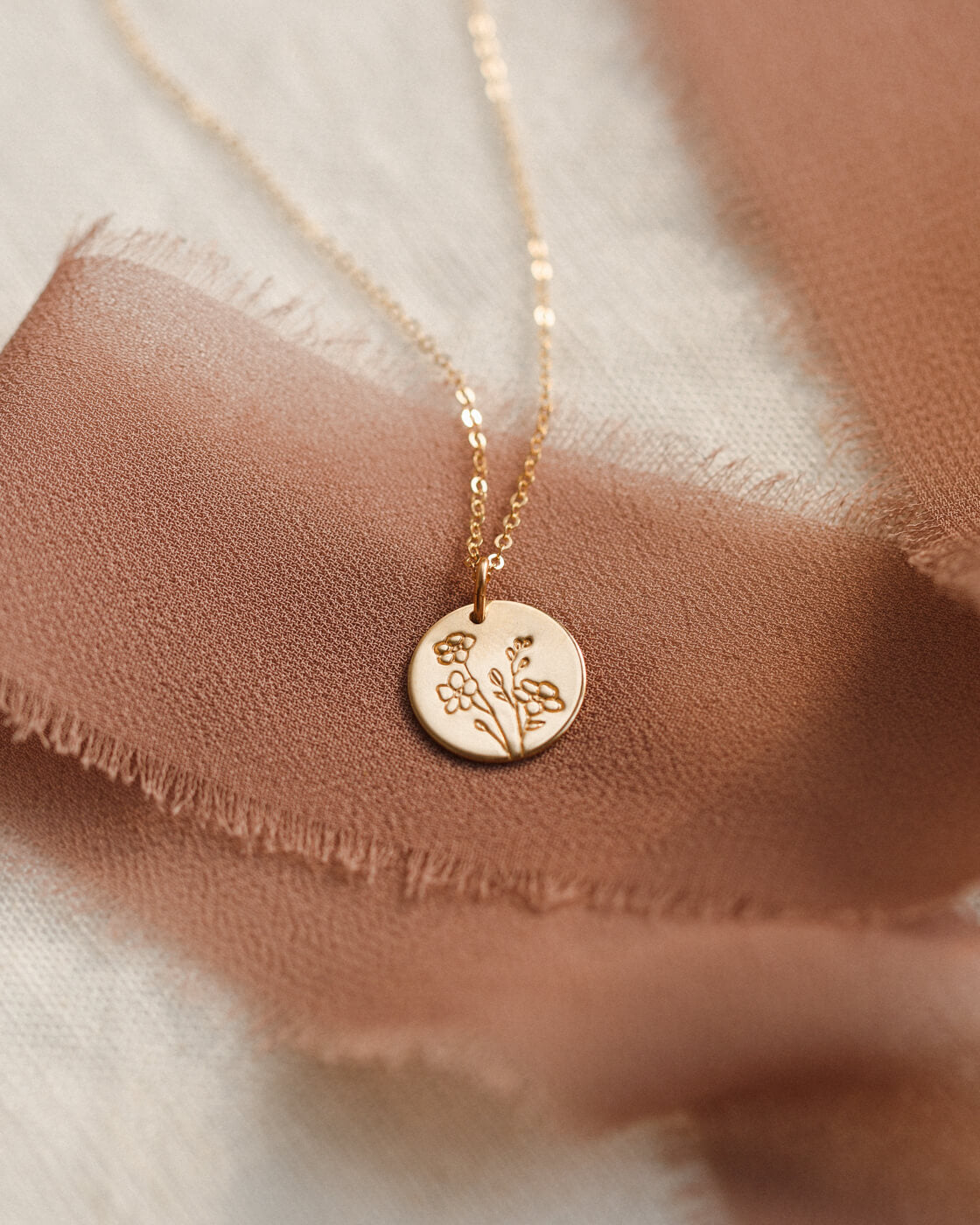 Flower Necklace: Find Your Perfect Style in Seconds