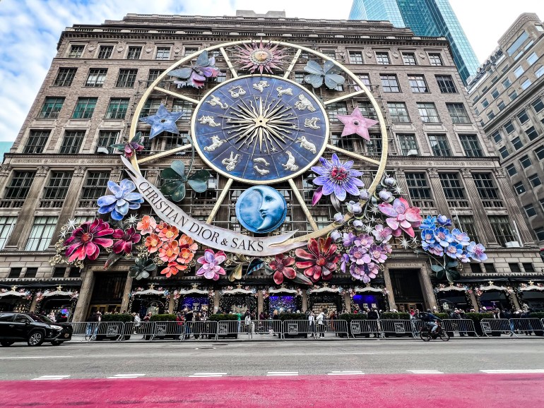 Dior and Saks Light Show: Dates, Times, and Insider Tips for 2023.